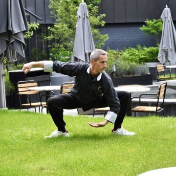 🧘 Tai Chi in the Garden